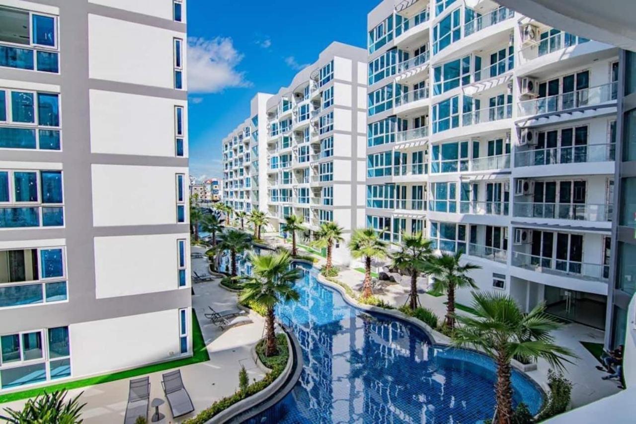 Large 2 Bedroom Condo, Grand Avenue, อพาร์ทเม้น