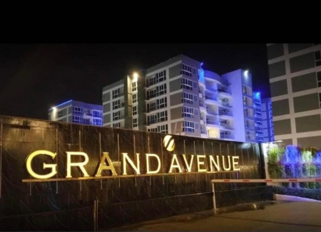 Large 2 Bedroom Condo, Grand Avenue, อพาร์ทเม้น